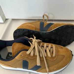 Veja Rio Branco Size 8 US, 39 EU